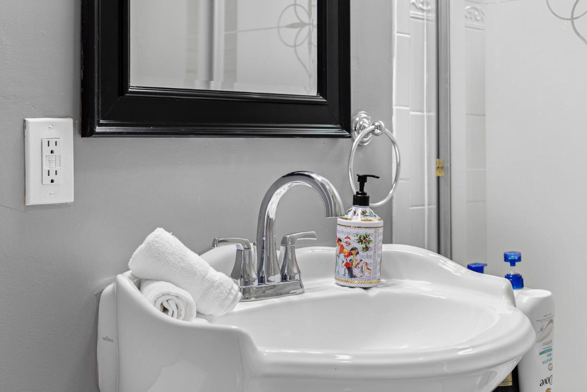 Spacious Apartments Near Ashmont - Evonify Stays Бостон Экстерьер фото