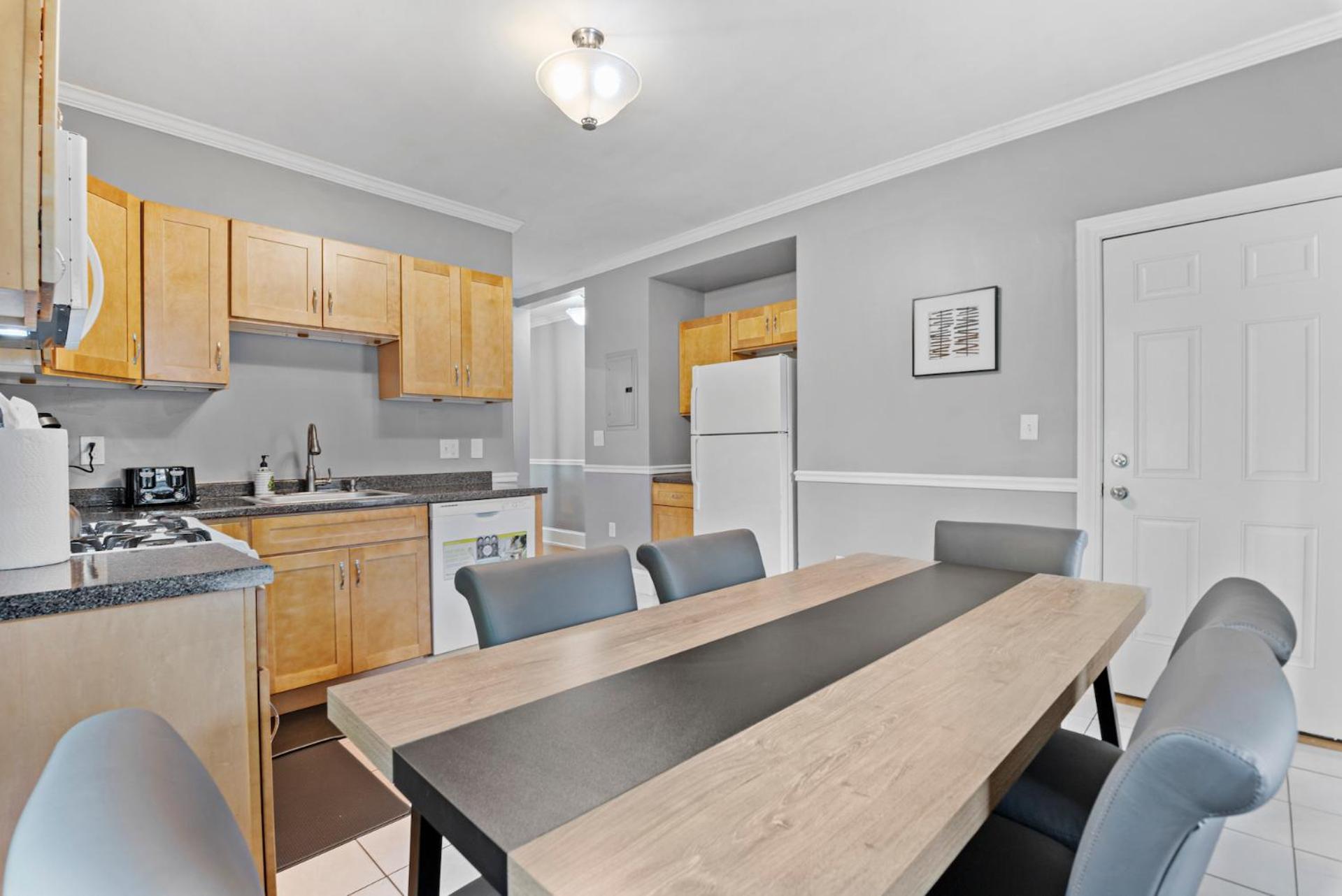 Spacious Apartments Near Ashmont - Evonify Stays Бостон Экстерьер фото
